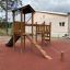 Triangle Modern Nature wooden playhouse with slide bằng gỗ tự nhiên, có cầu trượt và các bậc thang a