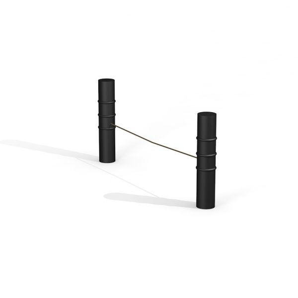 Slackline với hai cột đen và dây căng giữa dùng cho khu vui chơi trẻ em.