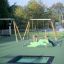 Square trampoline (150 cm) đặt âm mặt sân chơi ngoài trời, gần xích đu và các thiết bị leo trèo trẻ 