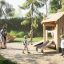 Thiết bị vui chơi trẻ em Tambora Eco bằng gỗ với cầu trượt đôi nhỏ gọn.